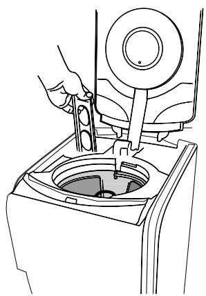 CUISINART DCC2650E - Insérer le filtré à charbon pour eau - 1