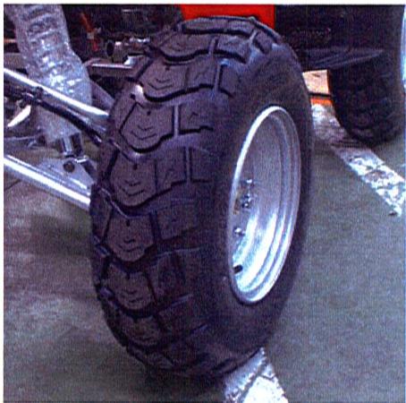 ADLY 50 RS LIQUIDE - Vérifier la pression des pneus - 1