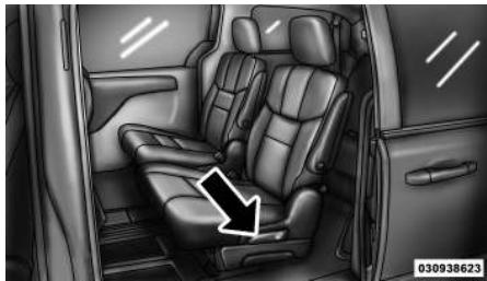 LANCIA VOYAGER - Deuxième rangée avec fonction d'entrée aisée - 1