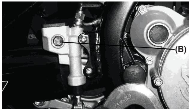 GAS GAS HALLEY 450 - Contrôle du niveau de liquide de frein - 2