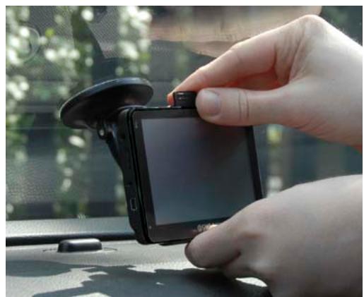 SNOOPER GPS PL2400 - Installation du snooper à l'aide du support de fixation à ventouse pour pare-brise - 2