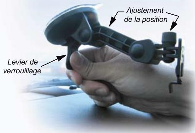 SNOOPER PL2200 - Installation de votre S2000 à l'aide du support de fixation à ventouse pour pare-brise - 1