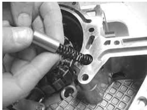 MALAGUTI 500 CC 4T - EURO 3 - Montage composants couvercle volant - 4