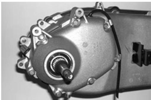 MALAGUTI 500 CC 4T - EURO 3 - Dépose couvercle moyeu - 1