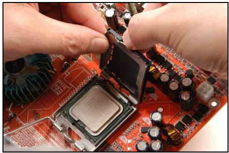 ABIT IB9 - CPU Socket 775 - 5