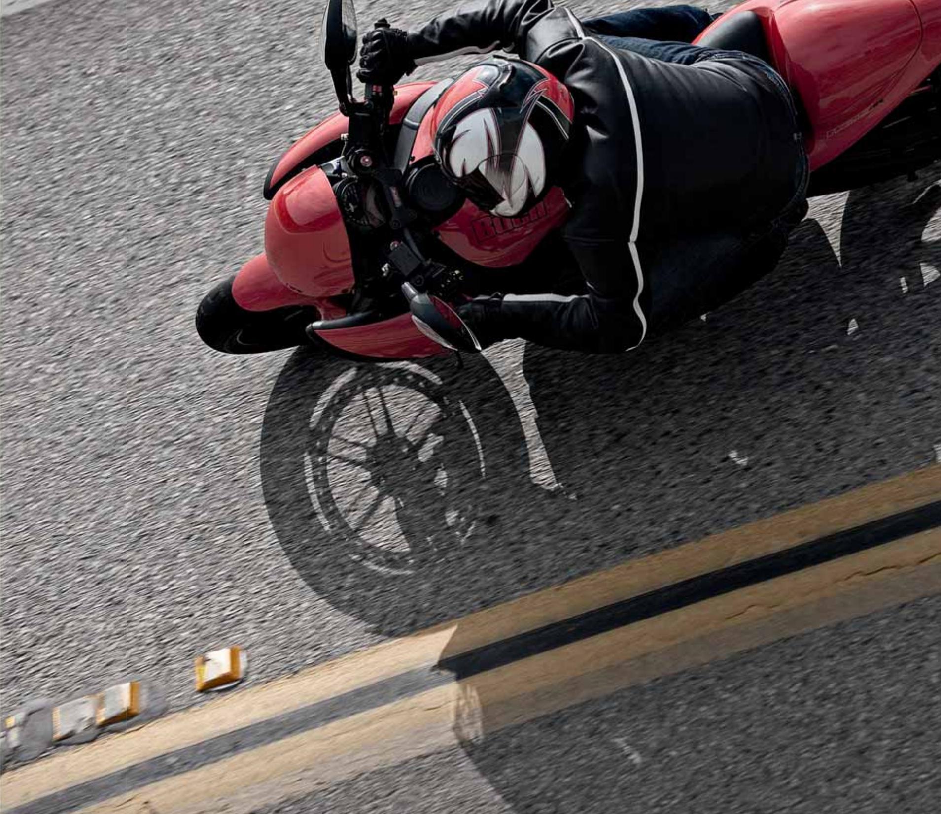 BUELL 1125CR - CE N'EST PAS PAR SOUCI D'ESTHETIQUE QUE NOUS AVONS DEDOUBLE LE RADIATEUR DE Nous avons pris cette pour pouvoir dépla VA 1125R/CRTM de moins centraliser les mas aurait sans aucun doute po probleme de faire les choses le monde. Si nous avions - 1