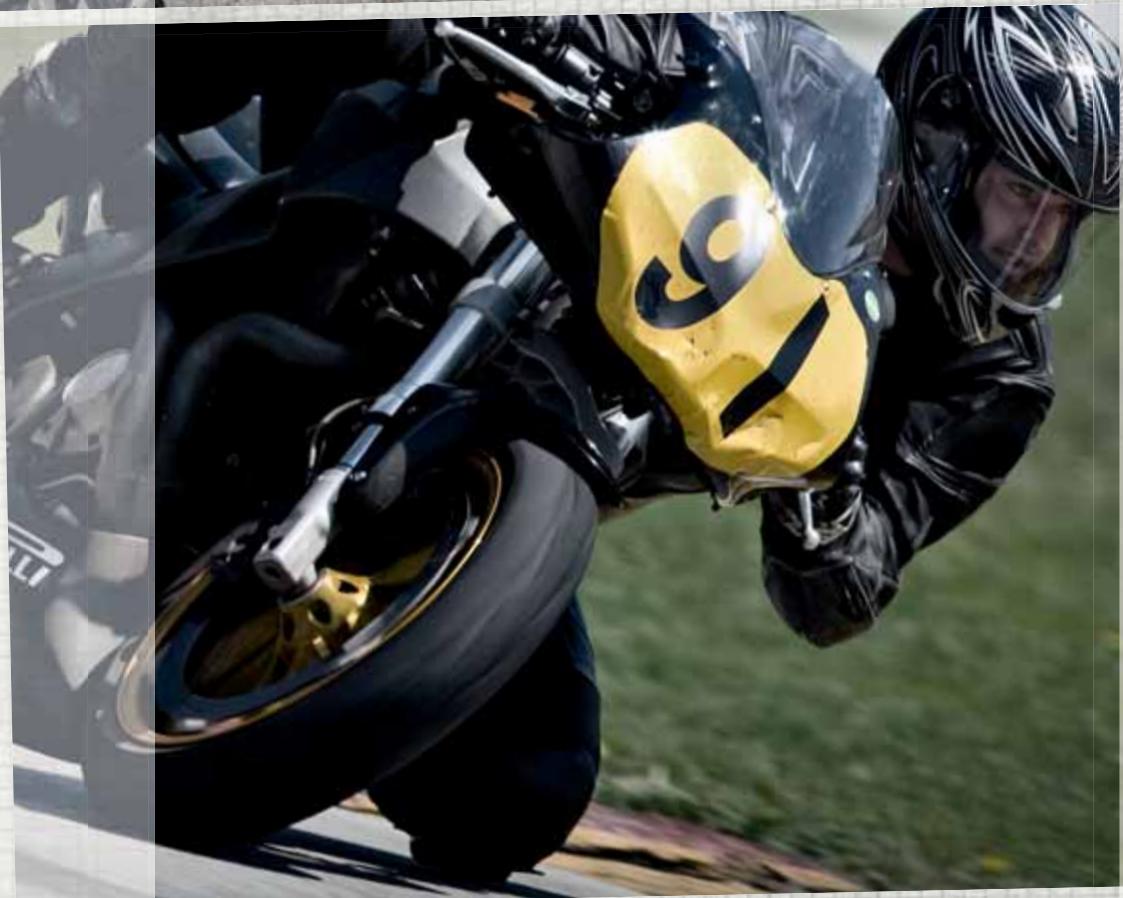 BUELL 1125CR - NOUS NOUS PRESENTONS.    NOUS SOMMES LA BUELL    MOTORCYCLE COMPANY    DE EAST TROY, DANS LE    WISCONSIN. Un petite ville sans aucun doute!    A peine 4231 habitants. Loin de tout. - 7