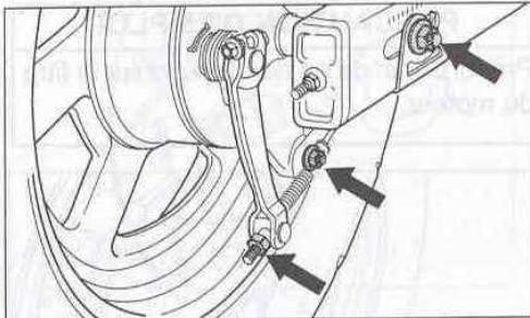 HYOSUNG 125 AQUILA 1CLASSIC - DEMONTAGE DE LA ROUE ARRIERE - 2