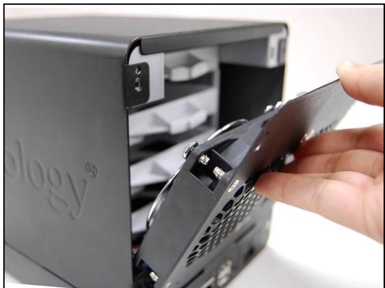 SYNOLOGY DS410 - Installation du DISQUE DUR - 2