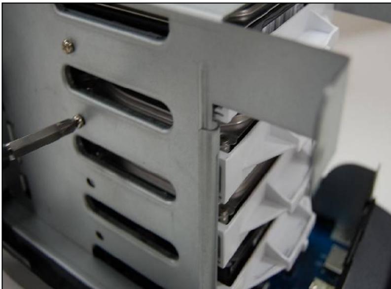 SYNOLOGY DS410 - Installation du DISQUE DUR - 7