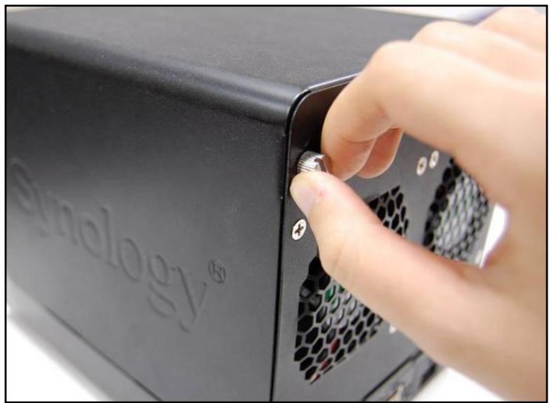 SYNOLOGY DS410 - Installation du DISQUE DUR - 1