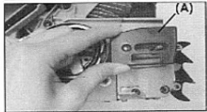 KORMAN GARDEN 1.5 KW - 45.2 CM3 - Assemblage de la chaine et du guide - 2