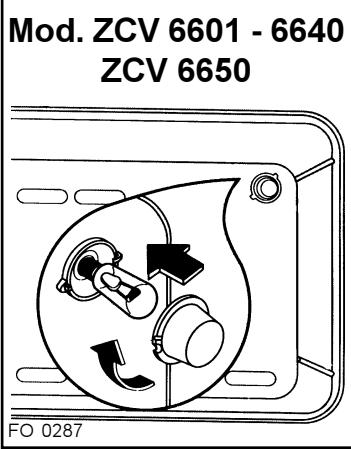 NESTOR MARTIN ZCV6650X - Remplacement de la lampe du four (Fig. 12) - 2