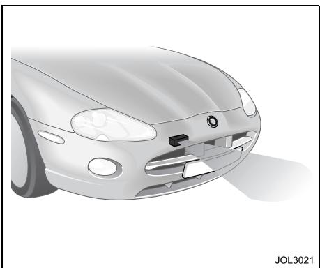 JAGUAR XK8 2004 - Témoin jaune clignotant au tableau de bord - 1