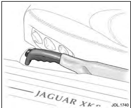 JAGUAR XK8 2004 - Notes sur le fonctionnement des vitres de custode : - 1