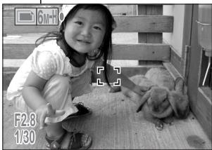 LOGICOM-SANYO XACTI VPC-S6 - Maintenez le doigt sur le bouton de l'obturateur. - 3