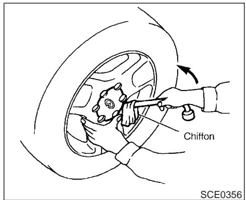 INFINITI M45 - Roue de secours et outils - 2