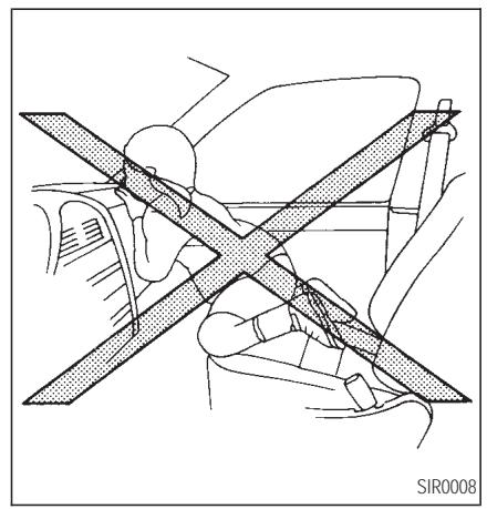 INFINITI Q45 - SIÉGES, DISPOSITIFS DE RETENUE ET SYSTÉMES DE COUSSIN GONFLABLE D'APPOINT - 3
