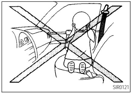INFINITI Q45 - SIÉGES, DISPOSITIFS DE RETENUE ET SYSTÉMES DE COUSSIN GONFLABLE D'APPOINT - 1