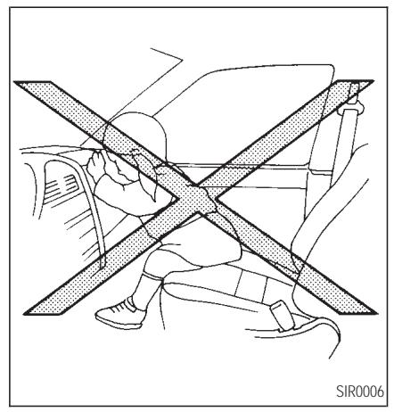 INFINITI Q45 - SIÉGES, DISPOSITIFS DE RETENUE ET SYSTÉMES DE COUSSIN GONFLABLE D'APPOINT - 1