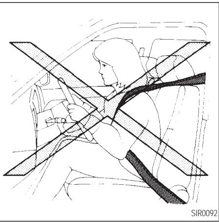 INFINITI Q45 - SIÉGES, DISPOSITIFS DE RETENUE ET SYSTEMES DE COUSSIN GONFLABLE D'APPOINT - 2