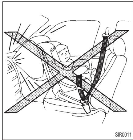 INFINITI QX4 - SIÉGES, DISPOSITIFS DE RETENUE ET SYSTÉMES DE COUSSIN GONFLABLE D'APPOINT - 2