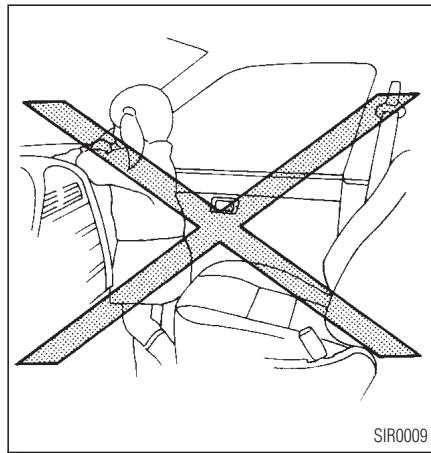 INFINITI QX4 - SIÉGES, DISPOSITIFS DE RETENUE ET SYSTÉMES DE COUSSIN GONFLABLE D'APPOINT - 3