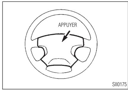 INFINITI QX4 - ATTENTION - 1