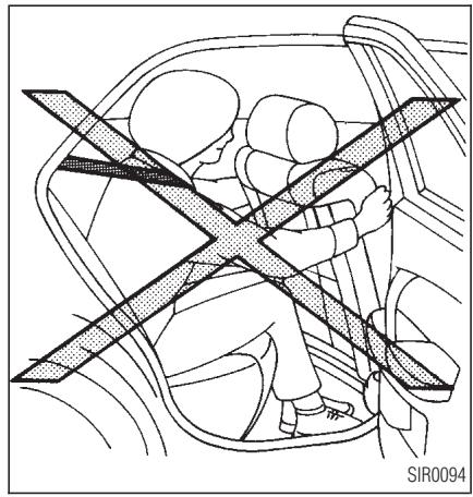 INFINITI QX4 - SIÉGES, DISPOSITIFS DE RETENUE ET SYSTÉMES DE COUSSIN GONFLABLE D'APPOINT - 2