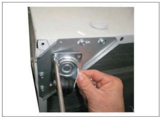 THOMSON TCH501E - Installation des roulettes - 3