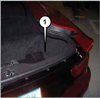 DODGE VIPER - OUVERTURE D'URGENCE DE LA TRAPPE DU RÉSERVOIR DE CARBURANT - 1