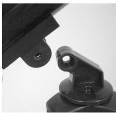 CELESTRON POWERSEEKER 76AZ - Cómo colocar el tubo del telescopoio en el montaje - 5