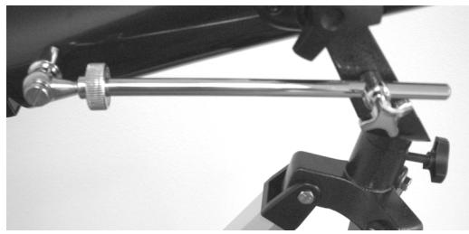 CELESTRON POWERSEEKER 76AZ - Cómo colocar el tubo del telescopoio en el montaje - 3
