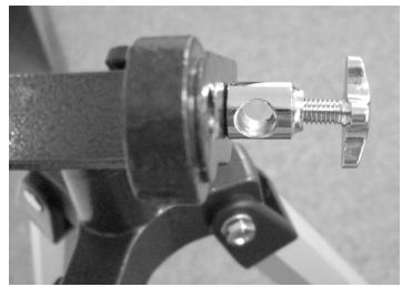 CELESTRON POWERSEEKER 76AZ - Attaching the Telescope Tube to the Mount - 2