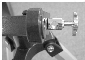 CELESTRON POWERSEEKER 76AZ - Fixation du tube du téléscope sur la monture - 2