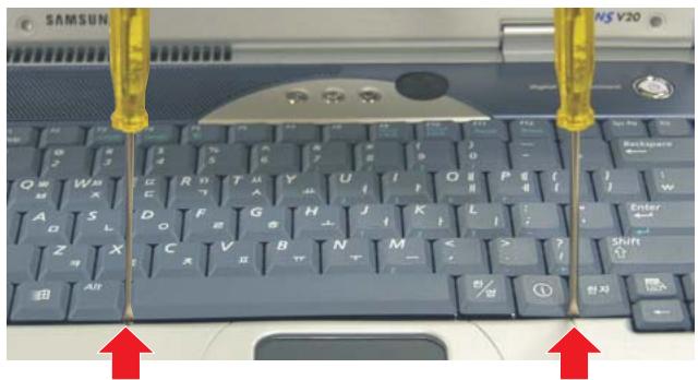 SAMSUNG NV25NP0S1P - Retrait du clavier - 2