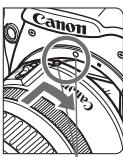 CANON EOS REBEL T1I - Montage de l'objectif - 3
