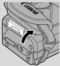 CANON ELURA 2 - Inserting and removing the MultiMediaCard - 2