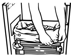 WHIRLPOOL TC707S - Removing a Filled Bag - 1