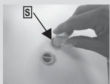 CANDY CSTG384D - Nettoyage du bac à produits et ses compartments - 2