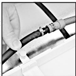 CANDY GCS 99 1A1T - Bevestig de kit als volgt: - 8