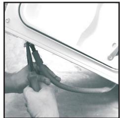 CANDY GVH 9813NA1-S - Adjusting the Feet - 2