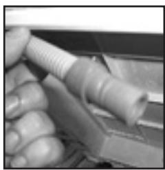 CANDY GVH 9813NA1-S - Asenna tyhjennysletku seuraavasti: - 3