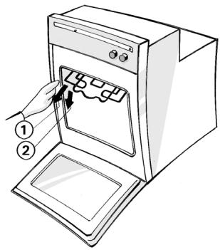 WHIRLPOOL AKL 823 NB - Remplacement de la lampe latérale (selon le modèle) - 2