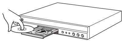 YAMAHA BD-S677 NOIR,  BD-S677,  BDS 677 - Loading a disc - 1