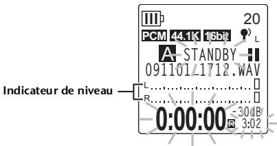 YAMAHA POCKETRAK W24 - Dirigez le microphone stéreo intégré vers la source sonore, puis appuyez sur la touche [REC/PAUSE]. - 1