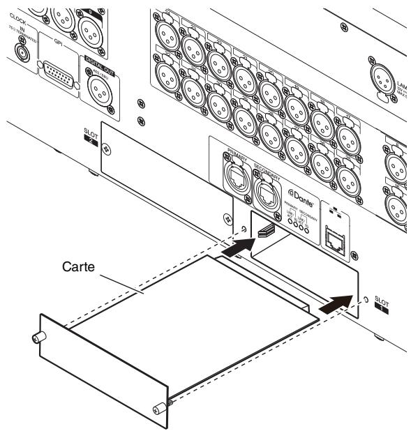 YAMAHA QL5/QL1 - Alignez les bords de la carte sur les guides à l'intérieur du logement et insérez la carte dans le logement. - 1