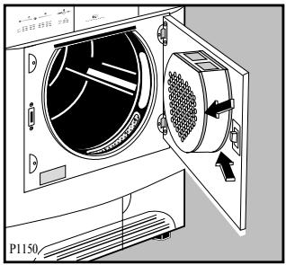ARTHUR MARTIN ADC5305 - Nettoyage de la porte - 1
