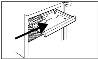 ARTHUR MARTIN AUC 2703 - Fabrique de glaçons - 1