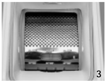 WHIRLPOOL AWA 5129 - Récupération d'un objet tombé entre le tambour et la cuve - 2